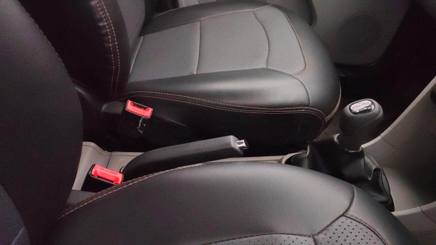 2017 Tata Tiago XZ PETROL, Petrol, Manual, 73,134 km, Gear Lever