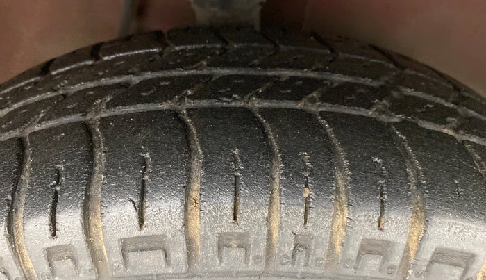 2015 Maruti Alto 800 LXI, Petrol, Manual, 44,787 km, Right Front Tyre Tread