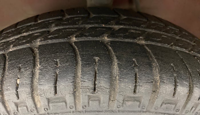2015 Maruti Alto 800 LXI, Petrol, Manual, 44,787 km, Left Front Tyre Tread