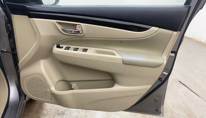 2018 Maruti Ciaz ALPHA  AT 1.4  PETROL, Petrol, Automatic, 56,751 km, Driver Side Door Panels Control