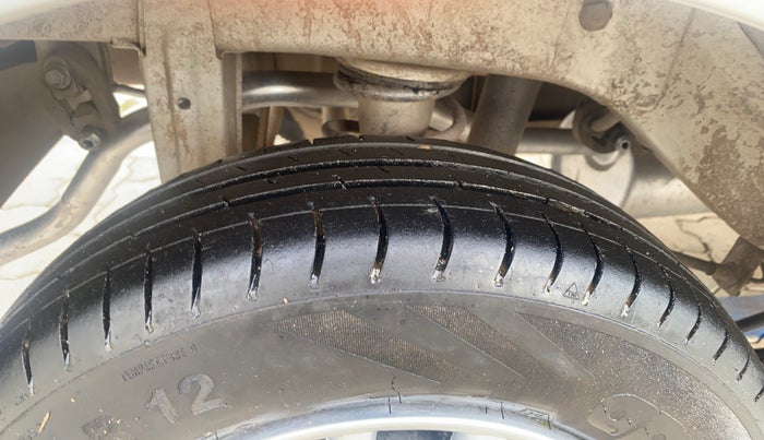 2013 Maruti Alto 800 LXI, Petrol, Manual, 64,960 km, Right Rear Tyre Tread