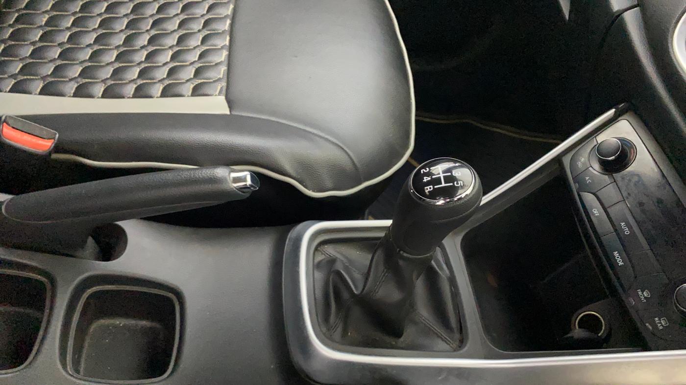 2018 Maruti S Cross ZETA 1.3, Diesel, Manual, 54,168 km, Gear Lever