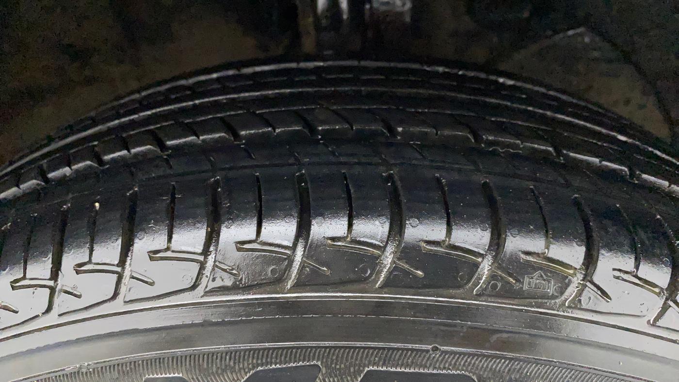 2019 Maruti Baleno DELTA PETROL 1.2, Petrol, Manual, 13,105 km, Right Front Tyre Tread