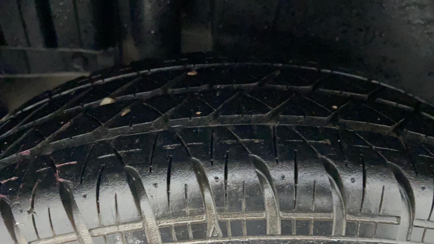 2013 Maruti Swift VDI, Diesel, Manual, 59,216 km, Right Rear Tyre Tread