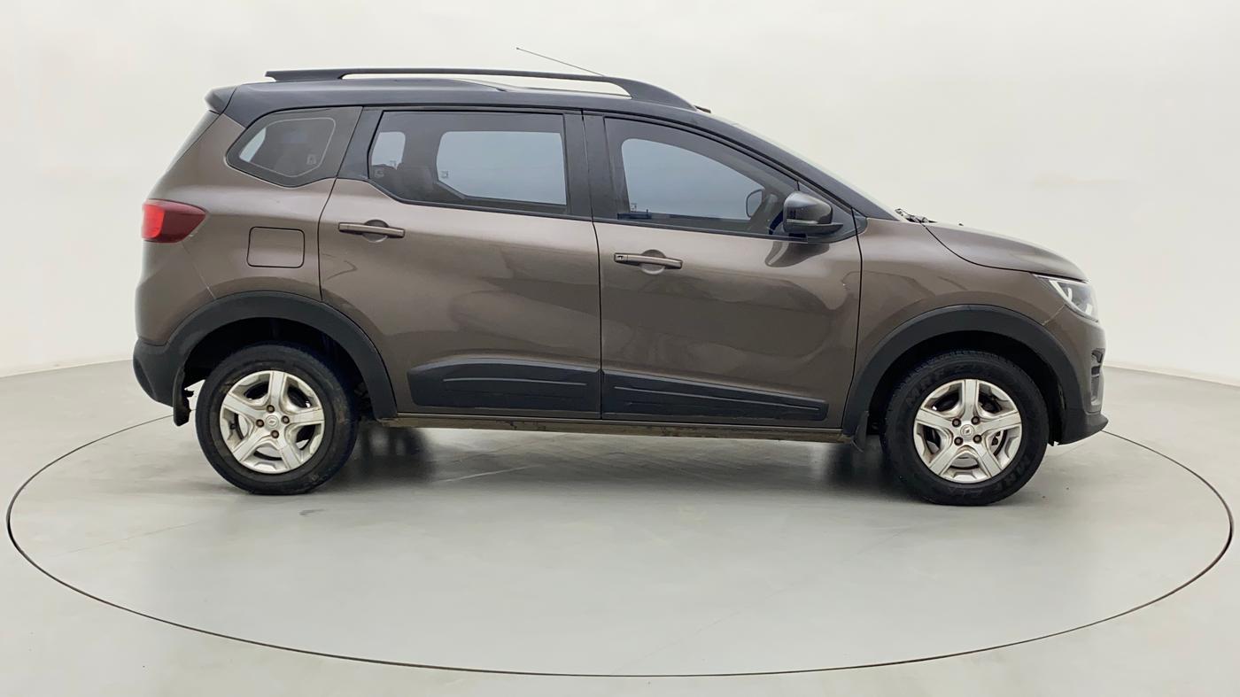 2022 Renault TRIBER RXT, Petrol, Manual, 47,586 km, Right Side View
