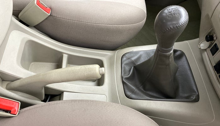 2014 Toyota Innova 2.5 VX 7 STR BS IV, Diesel, Manual, 73,493 km, Gear Lever