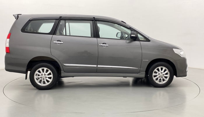 2014 Toyota Innova 2.5 VX 7 STR BS IV, Diesel, Manual, 73,493 km, Right Side View