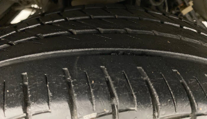 2014 Toyota Innova 2.5 VX 7 STR BS IV, Diesel, Manual, 73,493 km, Left Front Tyre Tread