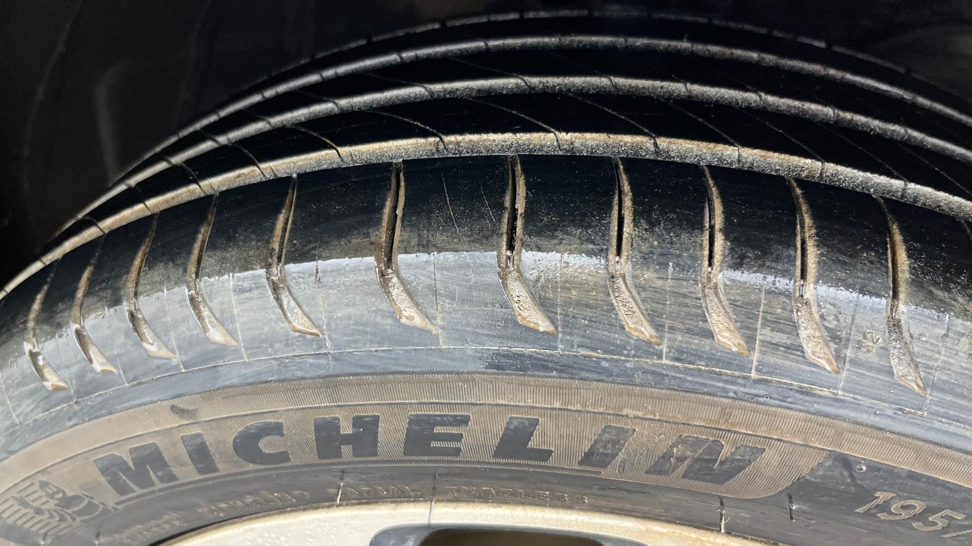 2022 Maruti Baleno ALPHA 1.2 AGS, Petrol, Automatic, 50,256 km, Right Front Tyre Tread