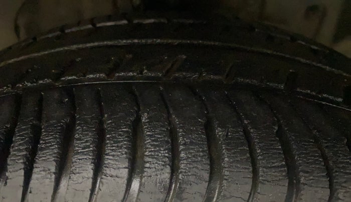 2016 Ford Ecosport TITANIUM+ 1.0L ECOBOOST, Petrol, Manual, 66,542 km, Right Front Tyre Tread