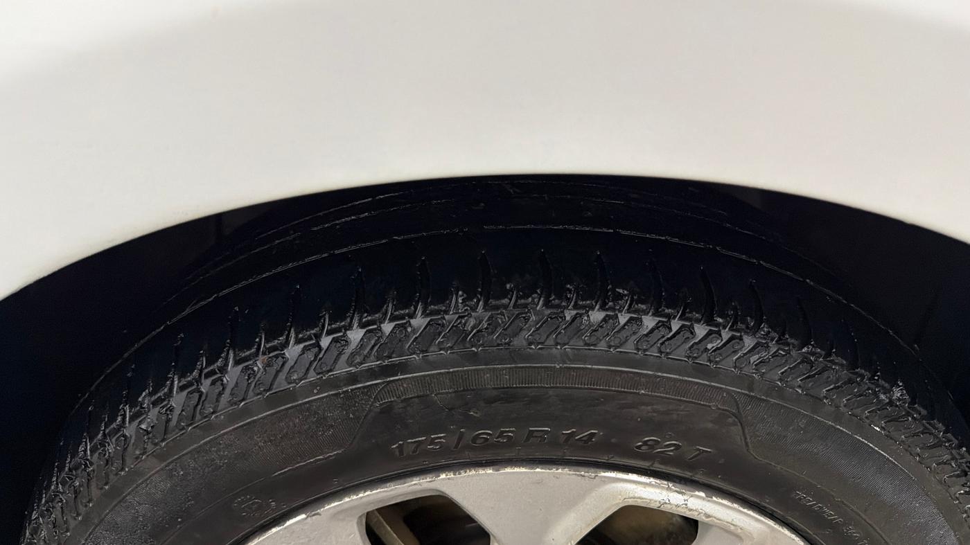 2017 Ford Figo Aspire TITANIUM 1.2 PETROL, Petrol, Manual, 43,988 km, Left Front Tyre Tread