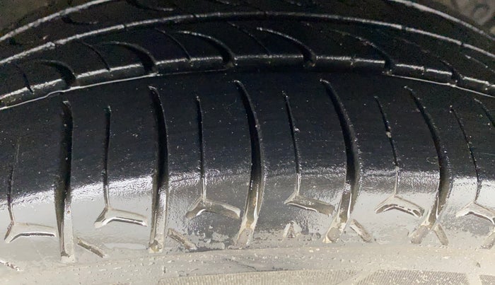 2016 Hyundai Grand i10 SPORTZ 1.2 KAPPA VTVT, Petrol, Manual, 81,209 km, Right Front Tyre Tread