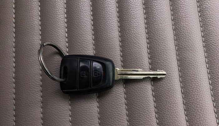 2016 Hyundai Grand i10 SPORTZ 1.2 KAPPA VTVT, Petrol, Manual, 81,209 km, Key Close Up