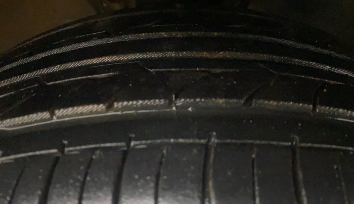 2018 Volkswagen Ameo HIGHLINE PLUS 1.0L 16 ALLOY, Petrol, Manual, 60,741 km, Right Front Tyre Tread