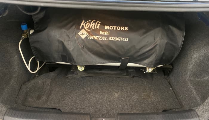 2016 Volkswagen Ameo HIGHLINE1.2L, CNG, Manual, 91,845 km, Boot Inside