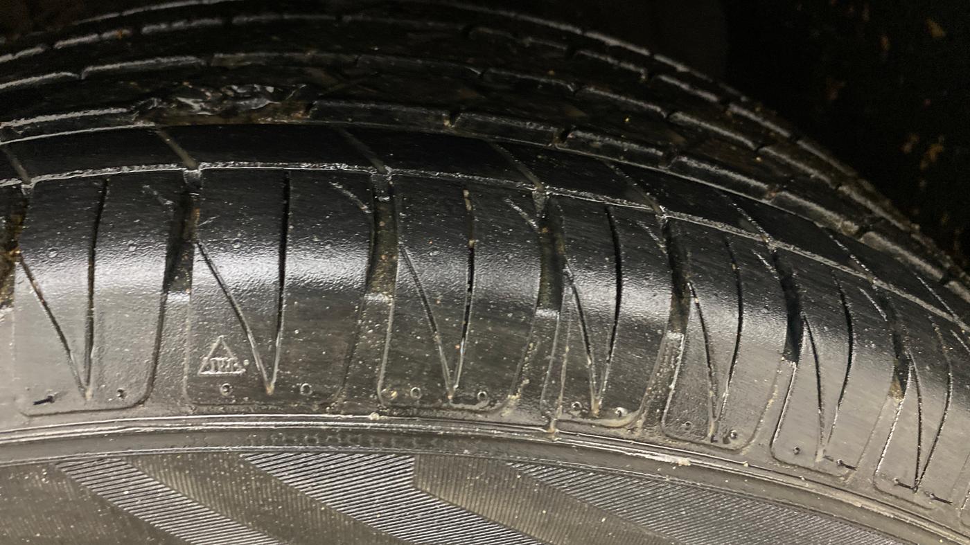 2021 Maruti Vitara Brezza ZXI AT SHVS, Petrol, Automatic, 44,281 km, Left Front Tyre Tread
