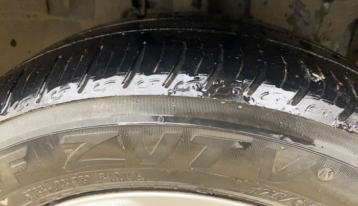 2017 Ford Figo Aspire TITANIUM 1.2 PETROL, Petrol, Manual, 90,733 km, Right Front Tyre Tread