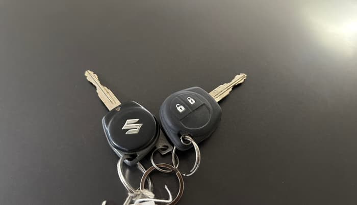 2015 Maruti Swift VXI, Petrol, Manual, 65,576 km, Key Close Up