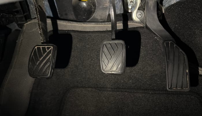 2015 Maruti Swift VXI, Petrol, Manual, 65,576 km, Pedals
