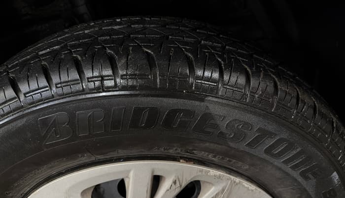 2015 Maruti Swift VXI, Petrol, Manual, 65,576 km, Right Front Tyre Tread