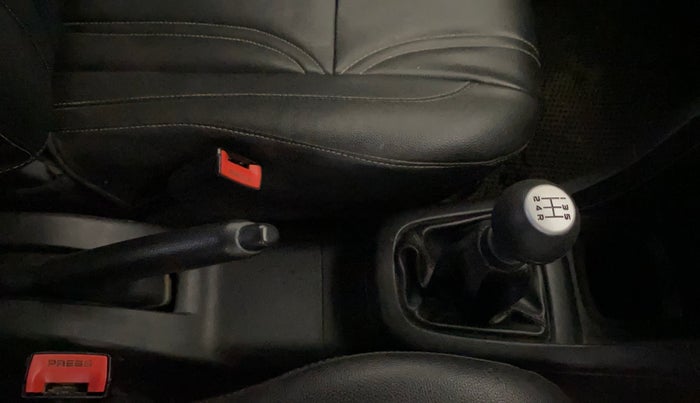 2015 Maruti Swift LXI, Petrol, Manual, 1,08,261 km, Gear Lever