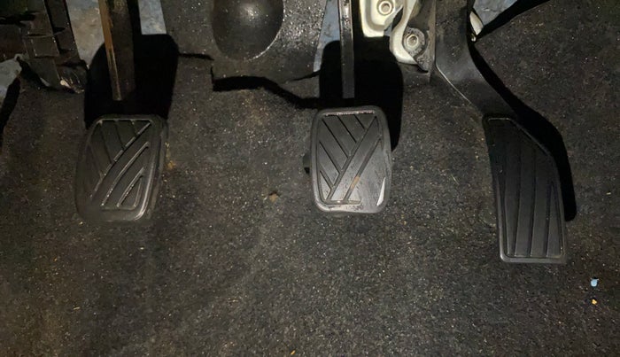 2015 Maruti Swift LXI, Petrol, Manual, 1,08,261 km, Pedals