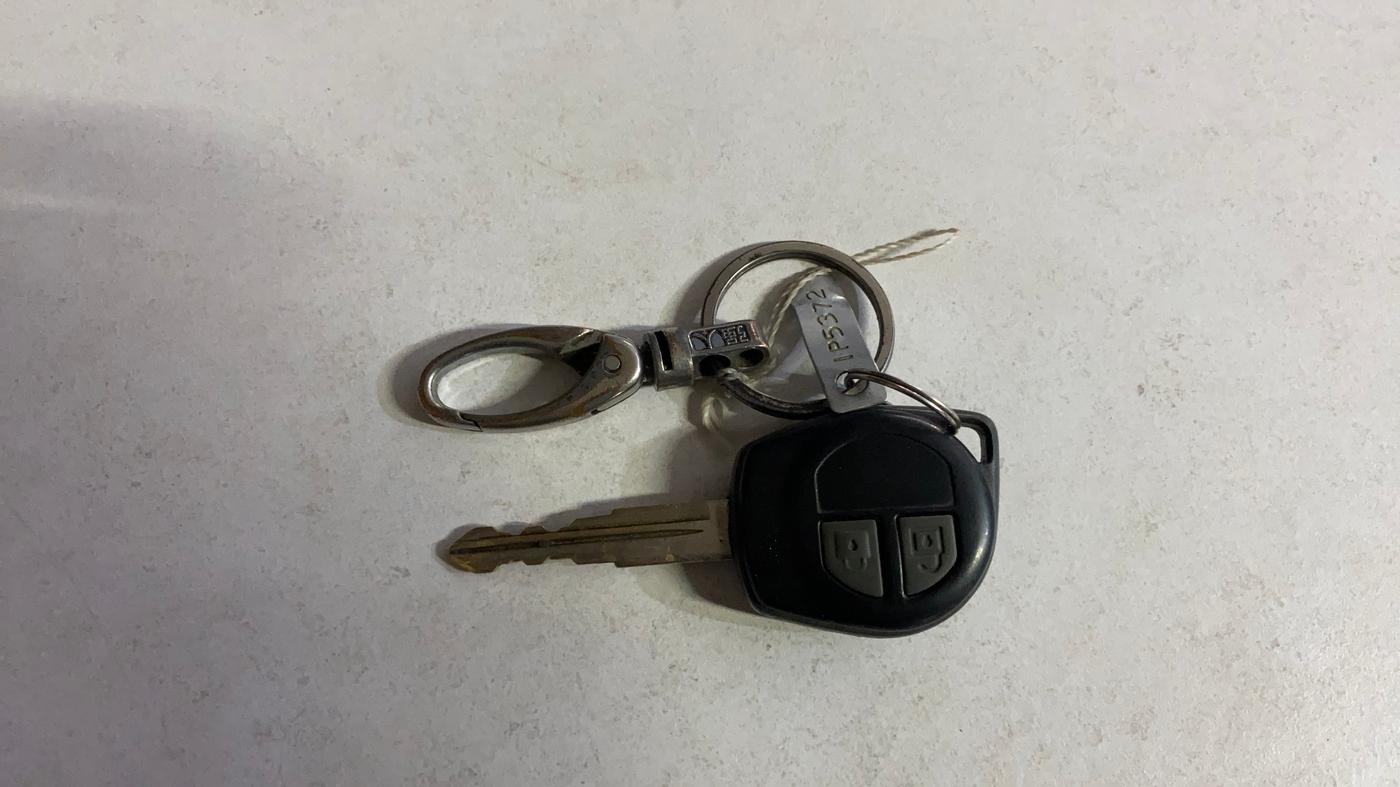 2015 Maruti Swift LXI, Petrol, Manual, 1,08,261 km, Key Close Up