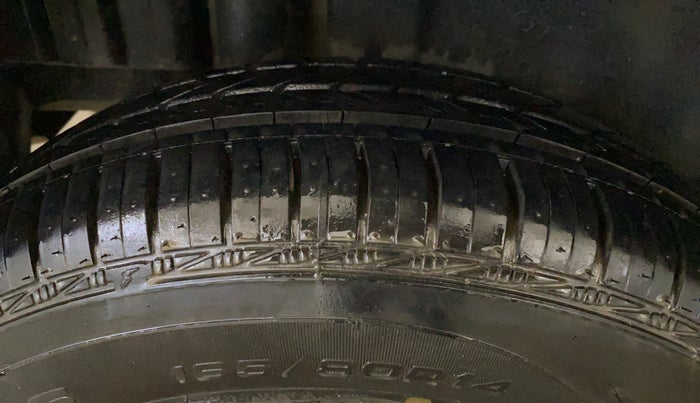 2015 Maruti Swift LXI, Petrol, Manual, 1,08,261 km, Right Rear Tyre Tread