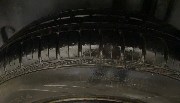 2015 Maruti Swift LXI, Petrol, Manual, 1,08,261 km, Left Rear Tyre Tread