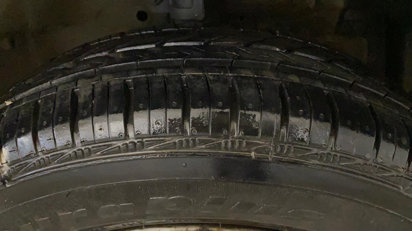 2015 Maruti Swift LXI, Petrol, Manual, 1,08,261 km, Right Front Tyre Tread