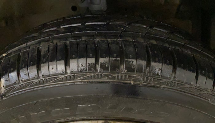 2015 Maruti Swift LXI, Petrol, Manual, 1,08,261 km, Right Front Tyre Tread