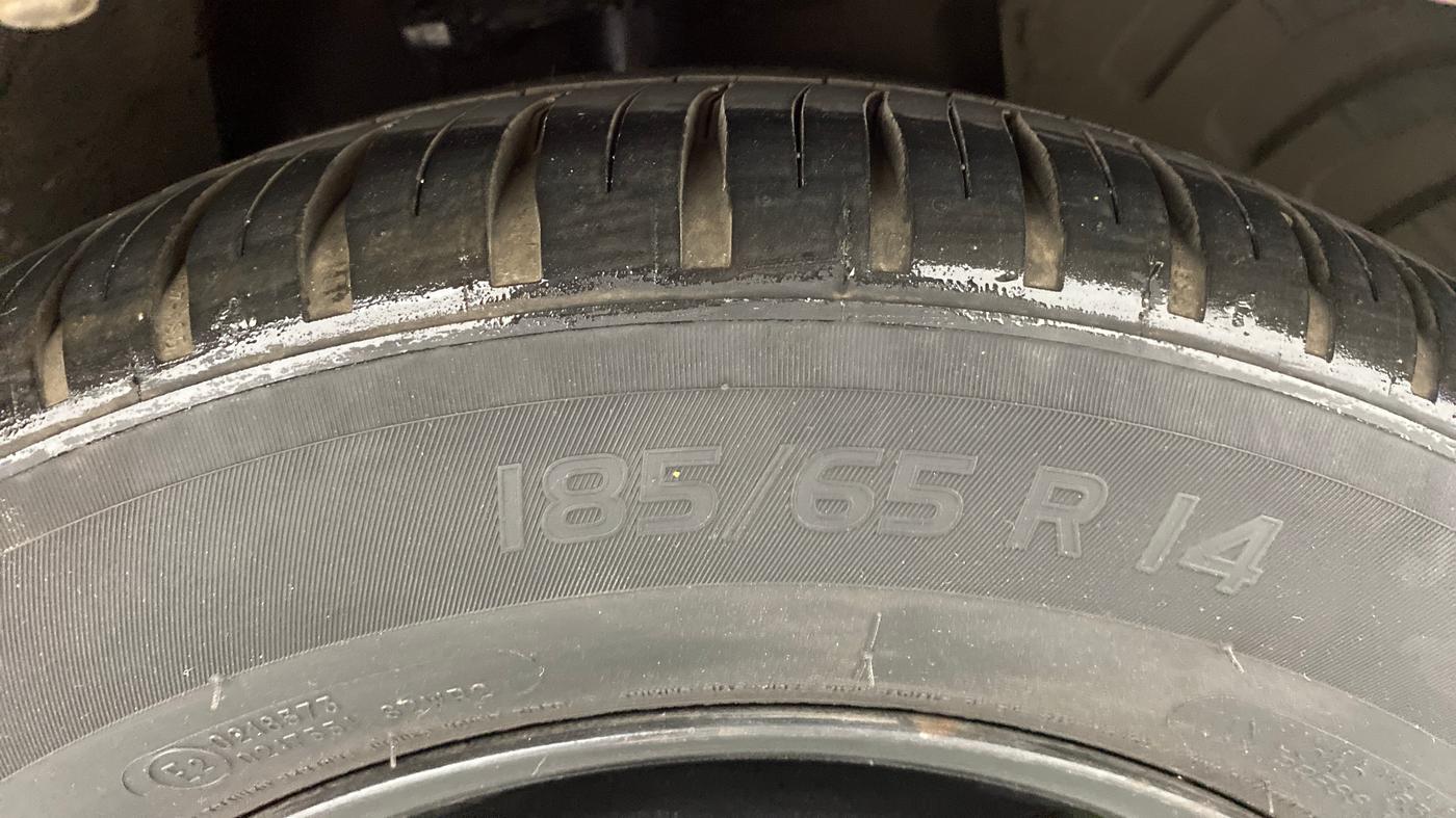 2015 Tata Bolt XMS REVOTRON, Petrol, Manual, 50,137 km, Right Front Tyre Tread