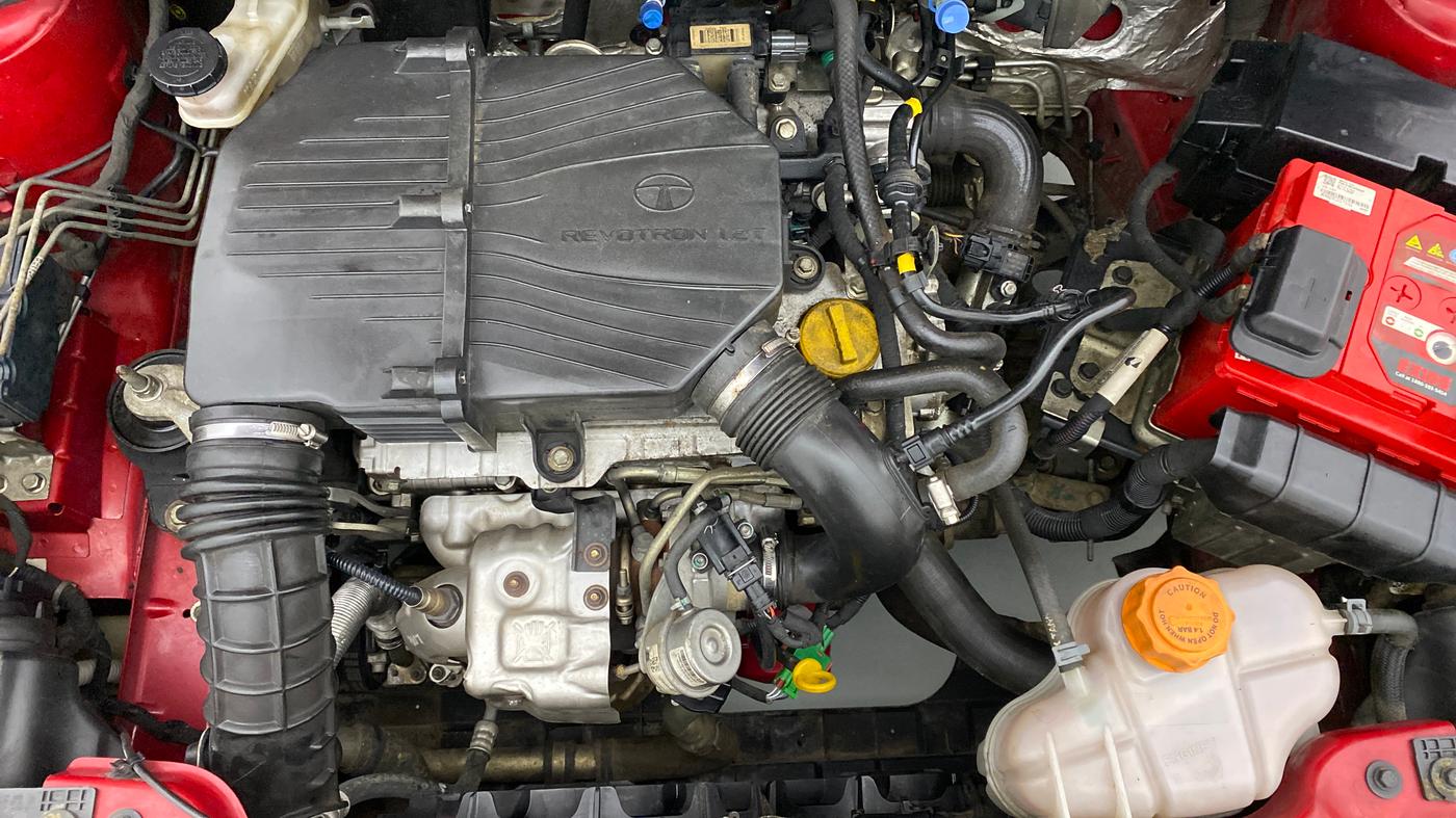 2015 Tata Bolt XMS REVOTRON, Petrol, Manual, 50,137 km, Open Bonet