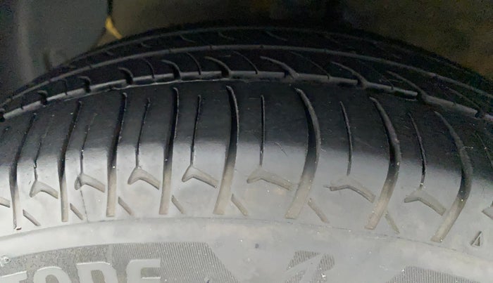 2020 Hyundai GRAND I10 NIOS SPORTZ 1.2 KAPPA VTVT, Petrol, Manual, 1,10,142 km, Left Front Tyre Tread