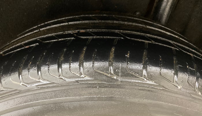 2018 Maruti Vitara Brezza ZDI PLUS AMT, Diesel, Automatic, 1,18,857 km, Left Rear Tyre Tread