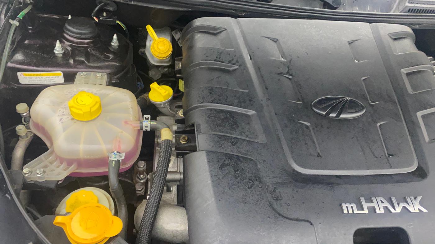 2018 Mahindra XUV500 W11 (O) AT, Diesel, Automatic, 24,675 km, Engine View - Right