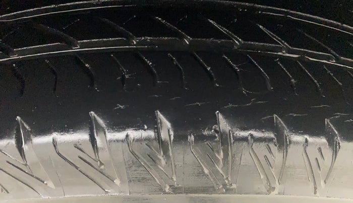 2018 Mahindra XUV500 W11 (O) AT, Diesel, Automatic, 24,675 km, Left Rear Tyre Tread