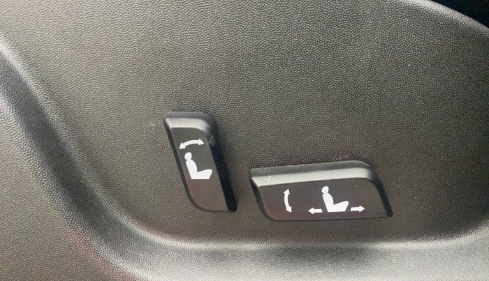 2018 Mahindra XUV500 W11 (O) AT, Diesel, Automatic, 24,675 km, Driver Side Adjustment Panel