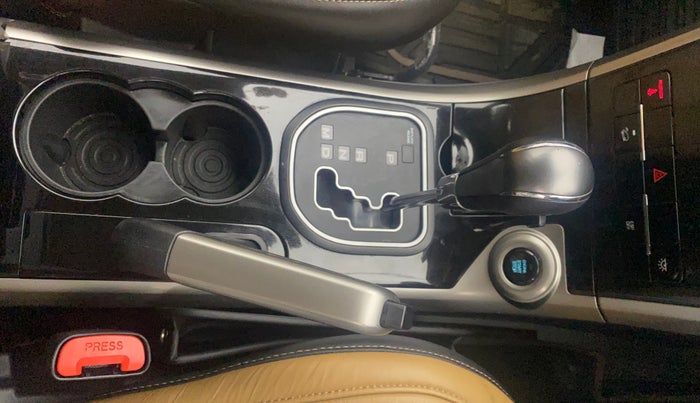 2018 Mahindra XUV500 W11 (O) AT, Diesel, Automatic, 24,675 km, Gear Lever