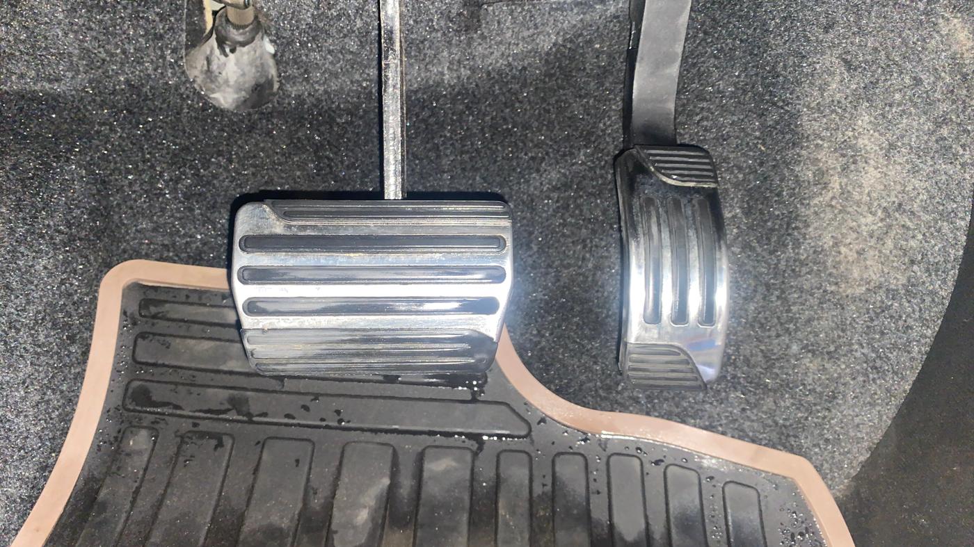 2018 Mahindra XUV500 W11 (O) AT, Diesel, Automatic, 24,675 km, Pedals