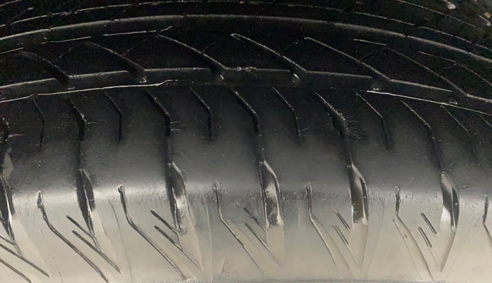 2018 Mahindra XUV500 W11 (O) AT, Diesel, Automatic, 24,675 km, Right Rear Tyre Tread