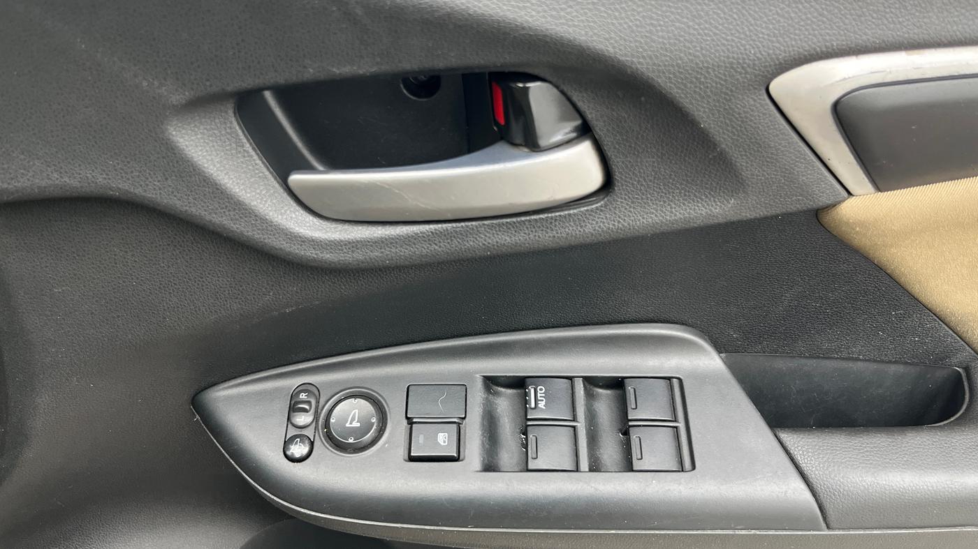 2018 Honda Jazz 1.2L I-VTEC V AT, Petrol, Automatic, 64,217 km, Driver Side Door Panels Control