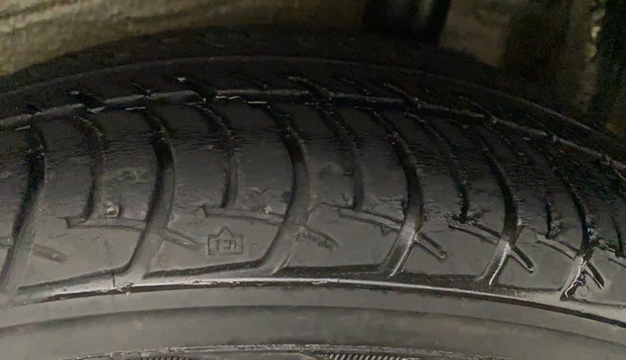2015 Maruti Celerio VXI AMT, Petrol, Automatic, 39,707 km, Right Front Tyre Tread