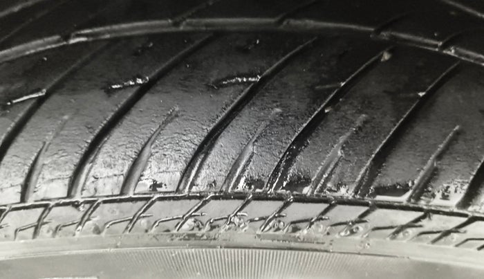 2013 Hyundai i20 SPORTZ 1.4 CRDI, Diesel, Manual, 1,01,692 km, Left Rear Tyre Tread