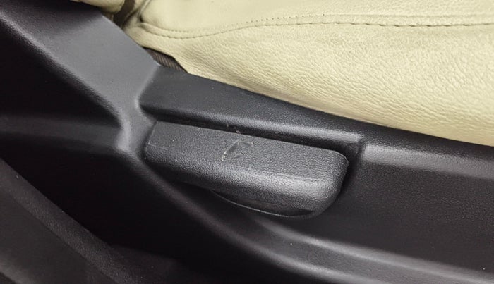 2013 Hyundai i20 SPORTZ 1.4 CRDI, Diesel, Manual, 1,01,692 km, Driver Side Adjustment Panel