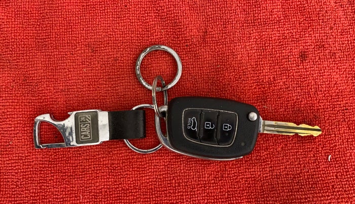 2017 Hyundai Creta E PLUS 1.6 PETROL, Petrol, Manual, 1,04,303 km, Key Close Up