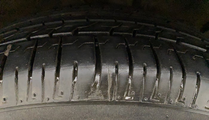 2017 Hyundai Creta E PLUS 1.6 PETROL, Petrol, Manual, 1,04,303 km, Right Rear Tyre Tread