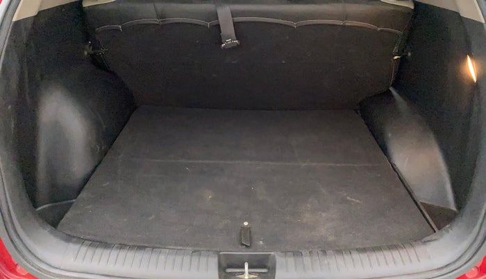 2017 Hyundai Creta E PLUS 1.6 PETROL, Petrol, Manual, 1,04,303 km, Boot Inside