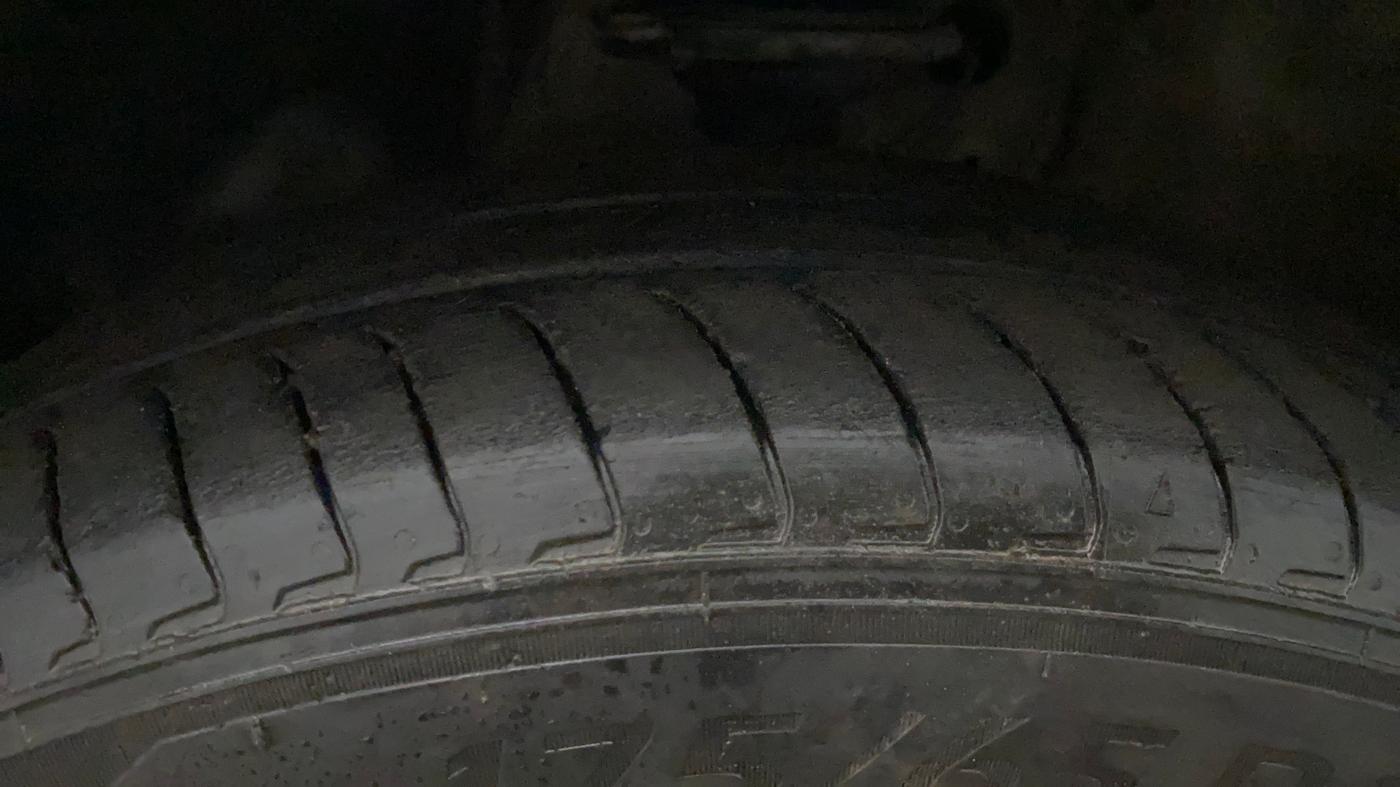 2017 Maruti IGNIS ZETA 1.2 AMT, Petrol, Automatic, 1,43,977 km, Left Front Tyre Tread