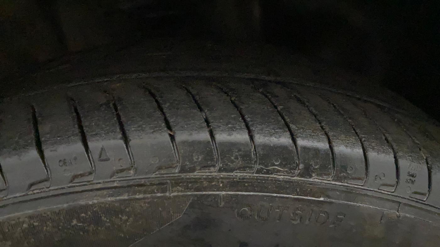 2017 Maruti IGNIS ZETA 1.2 AMT, Petrol, Automatic, 1,43,977 km, Right Front Tyre Tread
